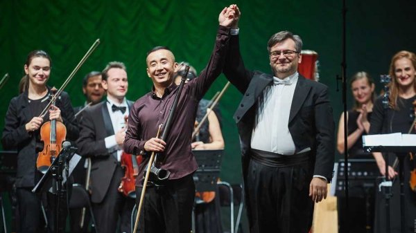 В Новосибирской филармонии прошел концерт, посвященный 70-тилетию образования КНР и установлению дипломатических отношений между КНР и РФ